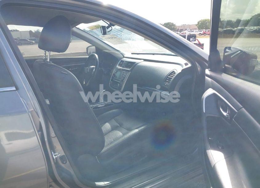 Photo 5 of 2018 Nissan Altima 2.5 SL (VIN 1N4AL3AP6JC167865)