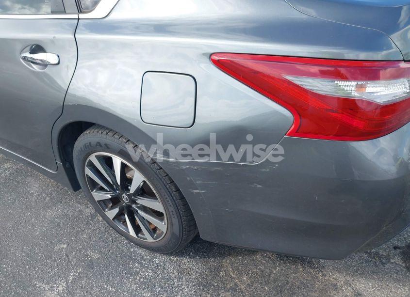 Photo 6 of 2018 Nissan Altima 2.5 SL (VIN 1N4AL3AP6JC167865)