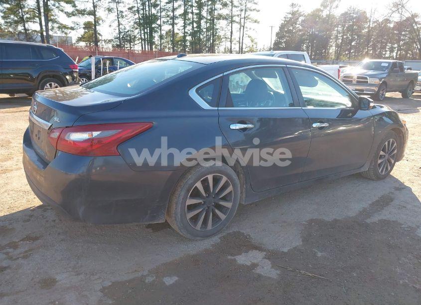 Photo 4 of 2018 Nissan Altima 2.5 SL (VIN 1N4AL3AP6JC183791)
