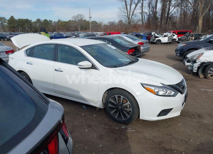 Photo 13 of 2018 Nissan Altima 2.5 SL (VIN 1N4AL3AP6JC184830)