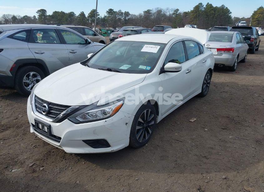 Photo 2 of 2018 Nissan Altima 2.5 SL (VIN 1N4AL3AP6JC184830)