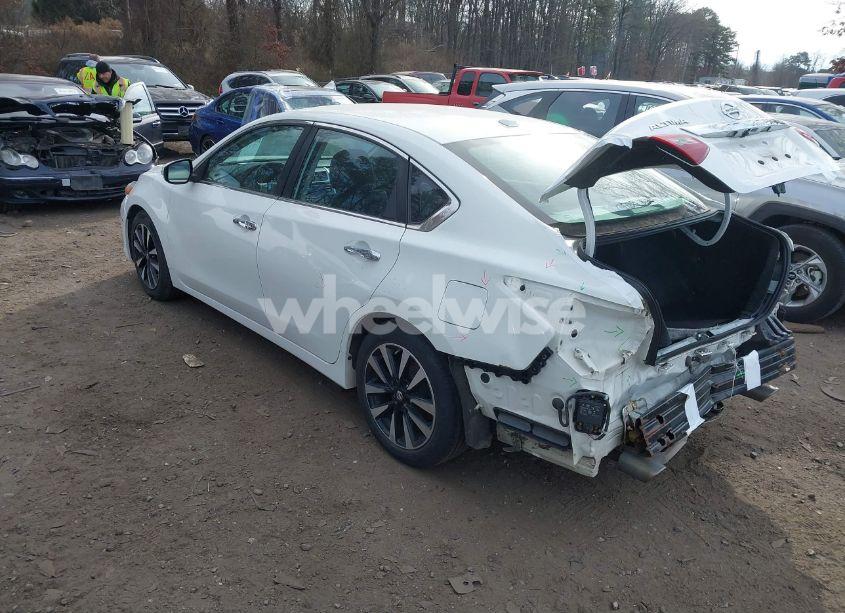 Photo 3 of 2018 Nissan Altima 2.5 SL (VIN 1N4AL3AP6JC184830)