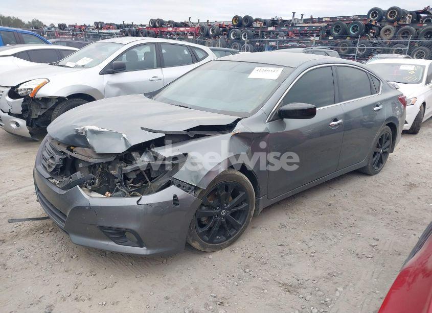 Photo 2 of 2018 Nissan Altima 2.5 SR (VIN 1N4AL3AP6JC192183)