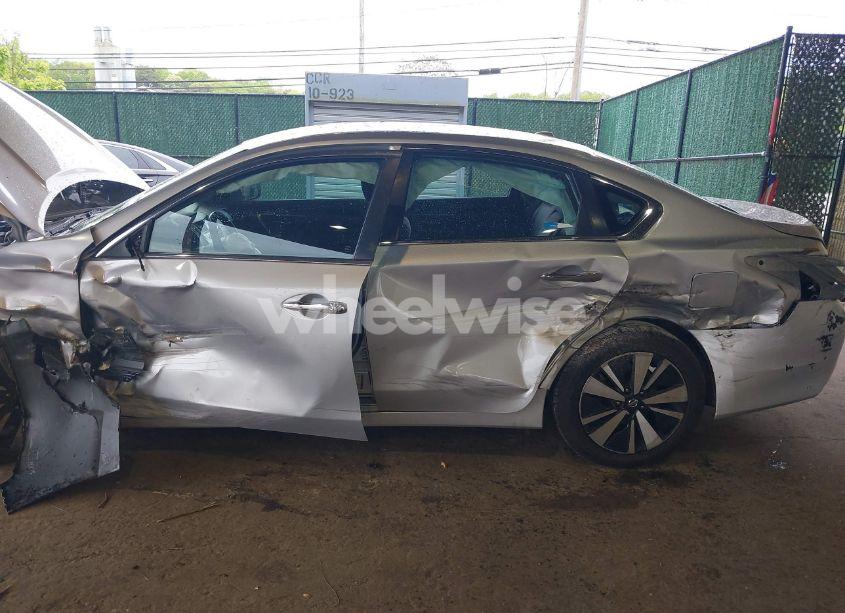 Photo 6 of 2018 Nissan Altima 2.5 SV (VIN 1N4AL3AP6JC207037)