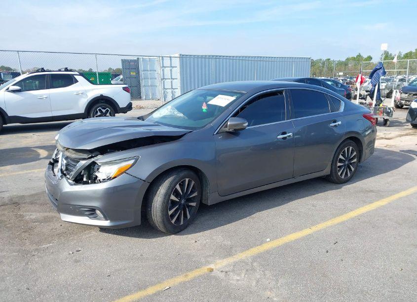 Photo 2 of 2018 Nissan Altima 2.5 SL (VIN 1N4AL3AP6JC213940)