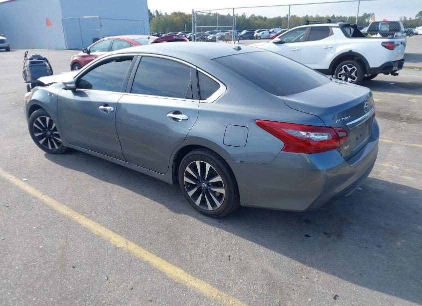 Photo 3 of 2018 Nissan Altima 2.5 SL (VIN 1N4AL3AP6JC213940)