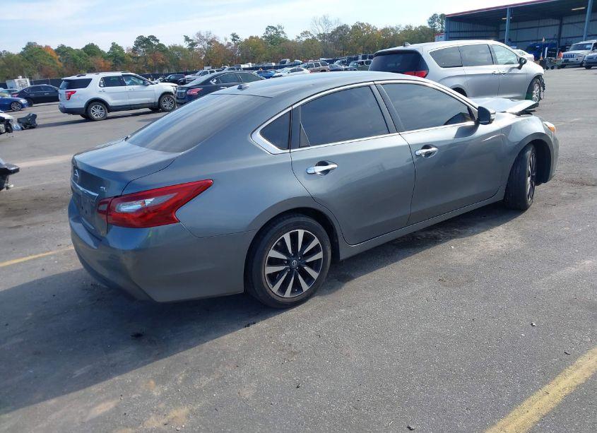 Photo 4 of 2018 Nissan Altima 2.5 SL (VIN 1N4AL3AP6JC213940)