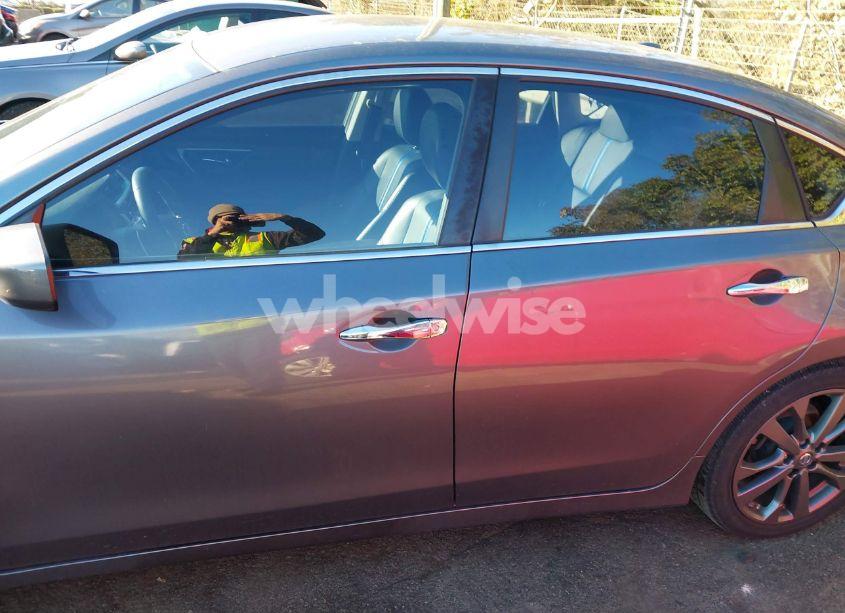 Photo 14 of 2018 Nissan Altima 2.5 SR (VIN 1N4AL3AP6JC220919)