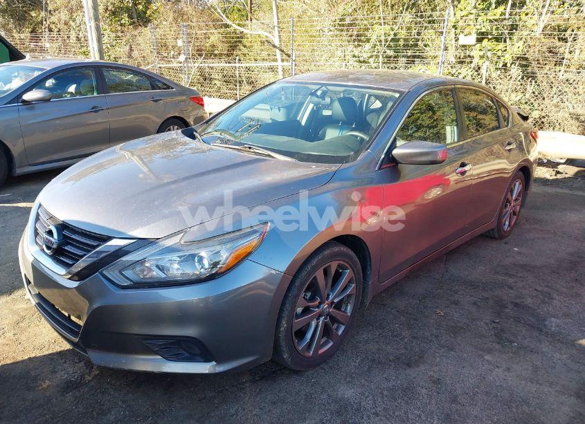 Photo 2 of 2018 Nissan Altima 2.5 SR (VIN 1N4AL3AP6JC220919)