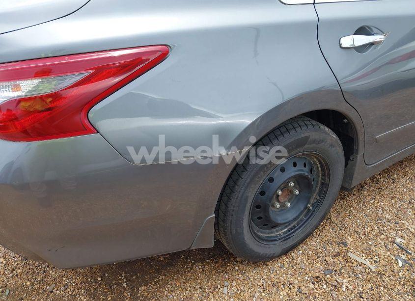 Photo 18 of 2018 Nissan Altima 2.5 S (VIN 1N4AL3AP6JC221780)