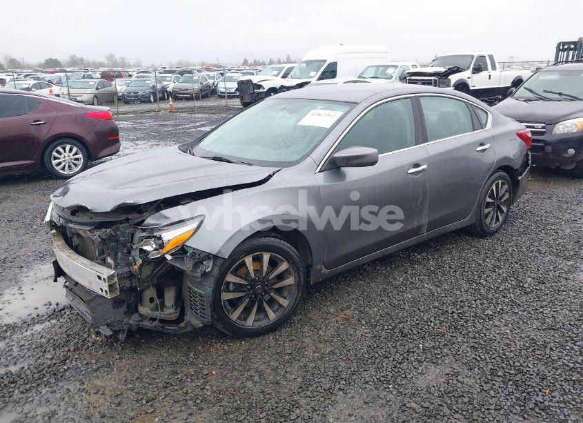 Photo 2 of 2018 Nissan Altima 2.5 SV (VIN 1N4AL3AP6JC240748)