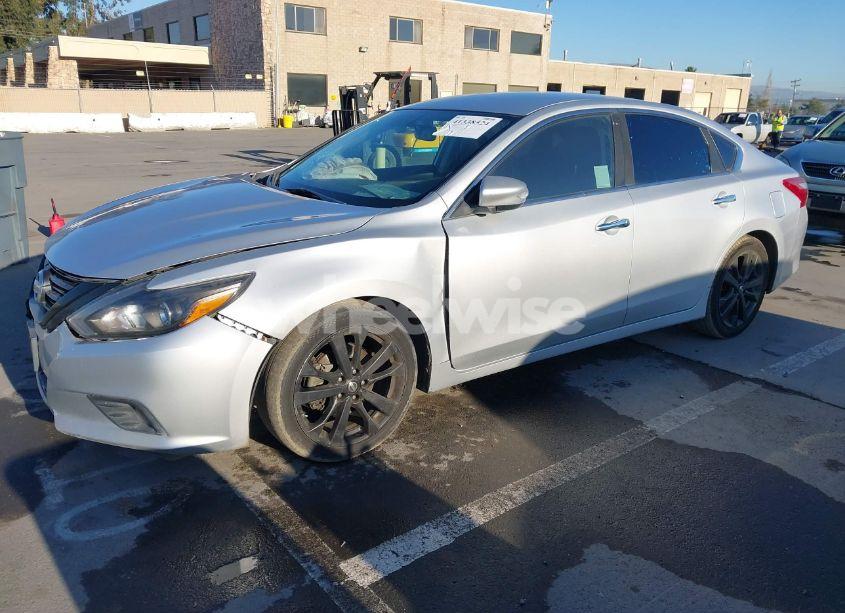 Photo 2 of 2018 Nissan Altima 2.5 SL (VIN 1N4AL3AP6JC245142)