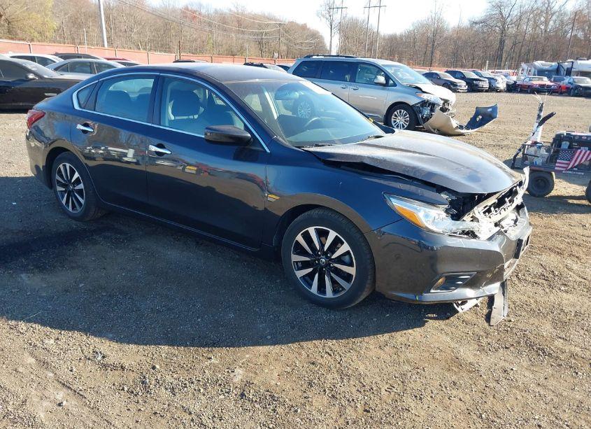 2018 Nissan Altima 2.5 SV (VIN 1N4AL3AP6JC246145) main photo
