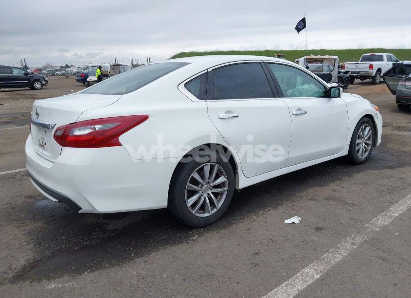 Photo 4 of 2018 Nissan Altima 2.5 S (VIN 1N4AL3AP6JC247179)