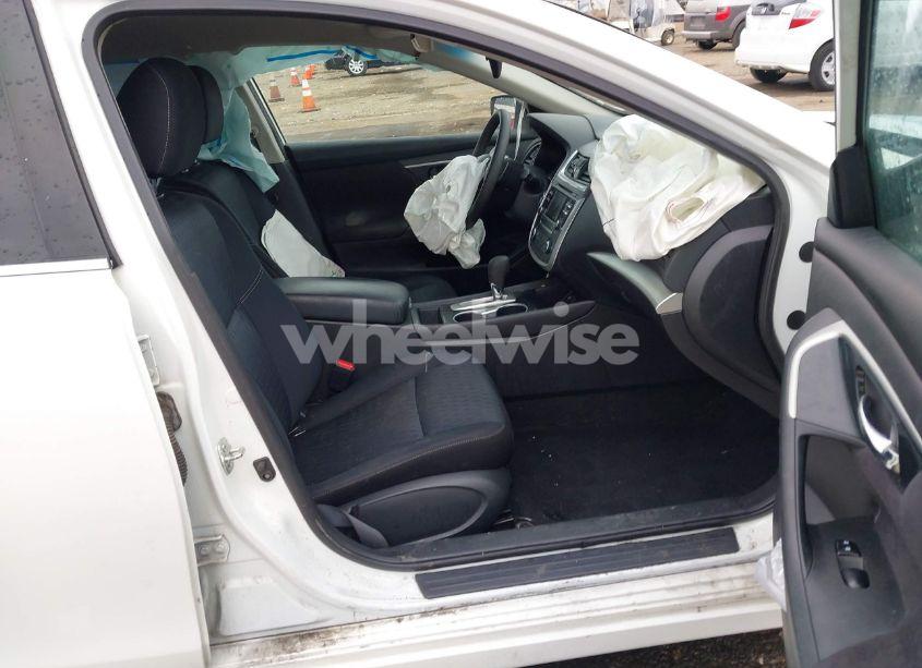 Photo 5 of 2018 Nissan Altima 2.5 S (VIN 1N4AL3AP6JC247179)