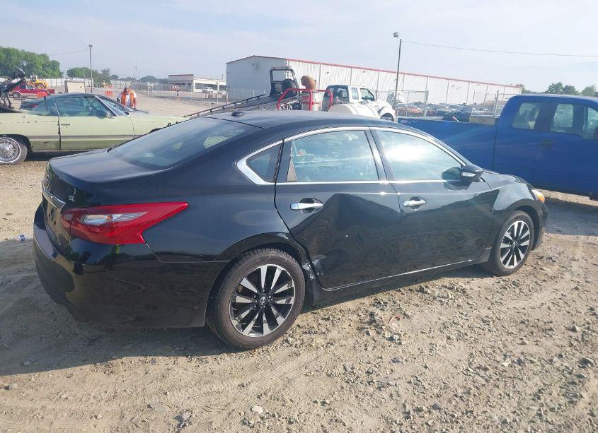 Photo 4 of 2018 Nissan Altima 2.5 SL (VIN 1N4AL3AP6JC251510)