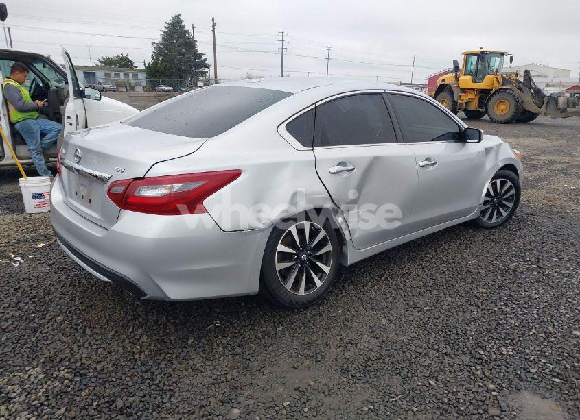 Photo 4 of 2018 Nissan Altima 2.5 SV (VIN 1N4AL3AP6JC256299)