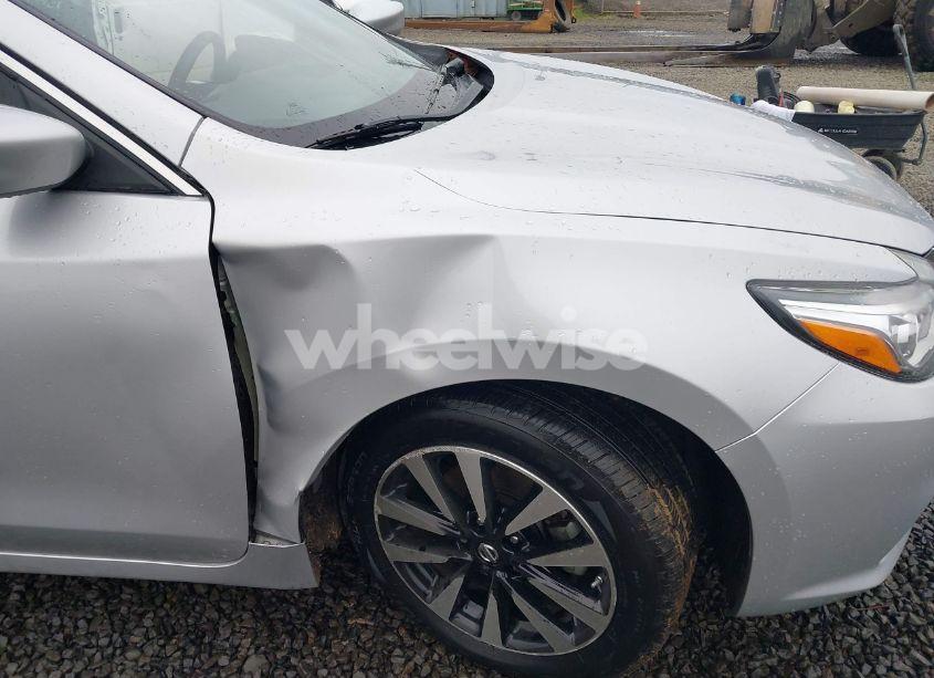 Photo 6 of 2018 Nissan Altima 2.5 SV (VIN 1N4AL3AP6JC256299)