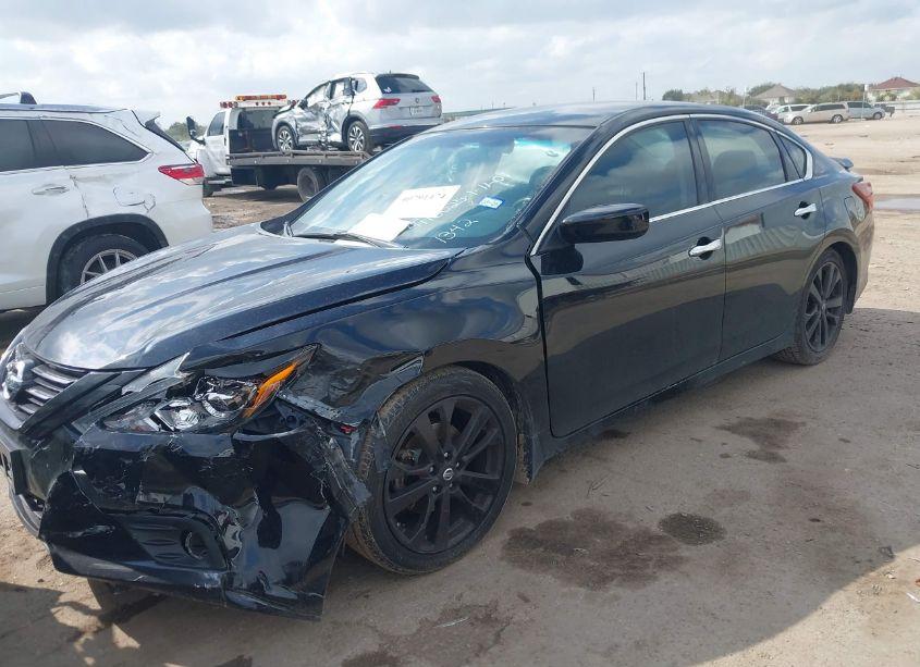 Photo 2 of 2018 Nissan Altima 2.5 SR (VIN 1N4AL3AP6JC261342)