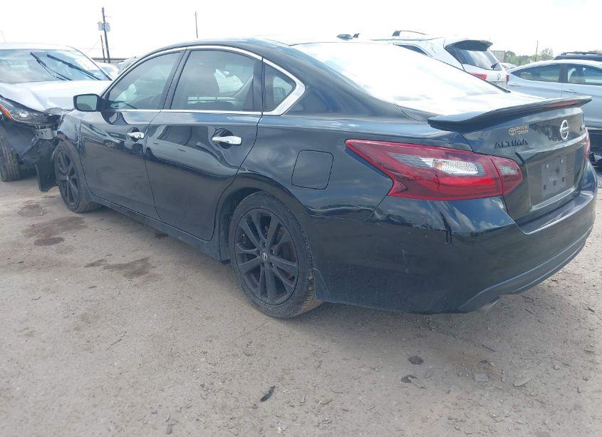 Photo 3 of 2018 Nissan Altima 2.5 SR (VIN 1N4AL3AP6JC261342)