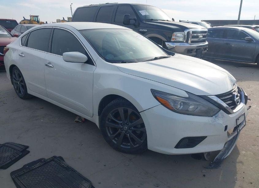 2018 Nissan Altima 2.5 SR (VIN 1N4AL3AP6JC268310) main photo