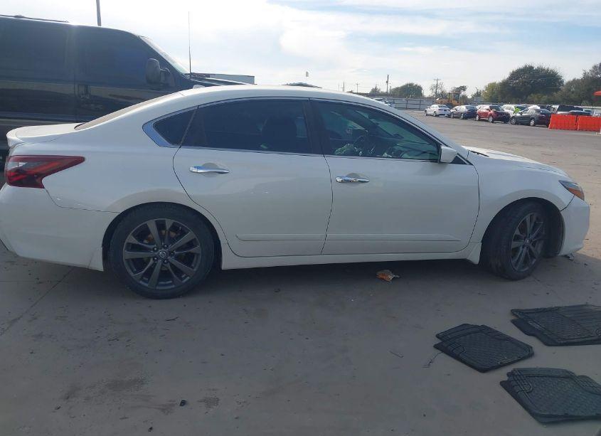Photo 13 of 2018 Nissan Altima 2.5 SR (VIN 1N4AL3AP6JC268310)