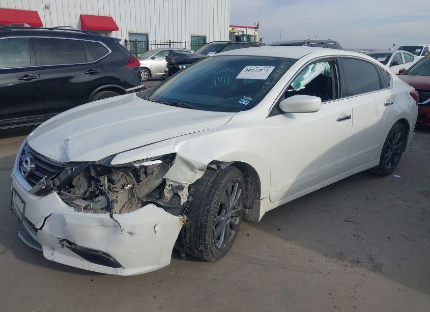 Photo 2 of 2018 Nissan Altima 2.5 SR (VIN 1N4AL3AP6JC268310)