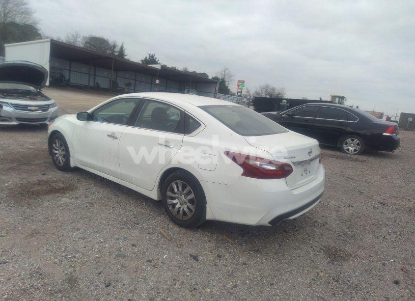 Photo 3 of 2018 Nissan Altima 2.5 S (VIN 1N4AL3AP6JC281381)
