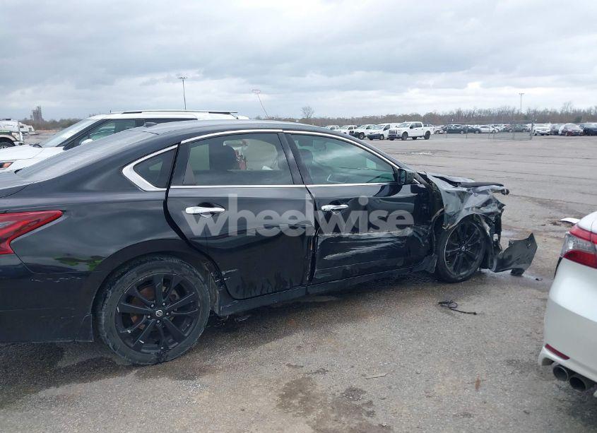 Photo 6 of 2018 Nissan Altima 2.5 SR (VIN 1N4AL3AP6JC283924)