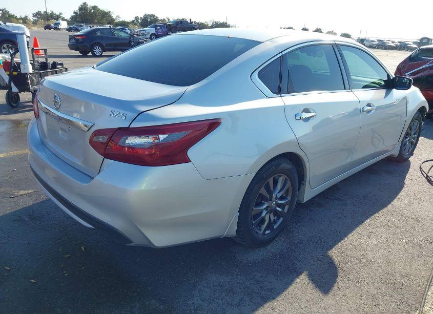 Photo 4 of 2018 Nissan Altima 2.5 S (VIN 1N4AL3AP6JC296849)