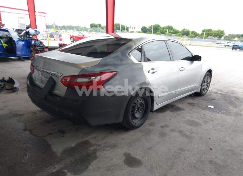 Photo 4 of 2018 Nissan Altima 2.5 S (VIN 1N4AL3AP6JC479975)