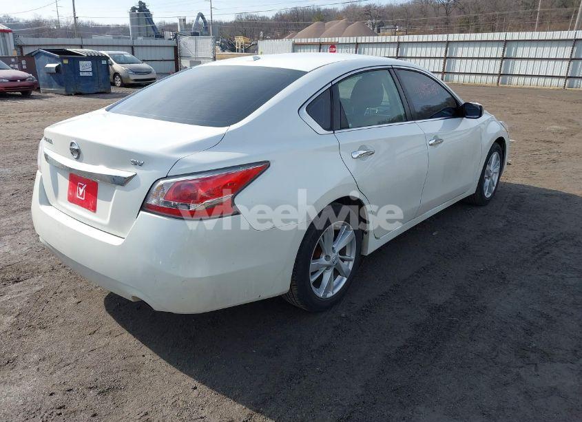 Photo 4 of 2015 Nissan Altima 2.5 SV (VIN 1N4AL3AP7FC112610)
