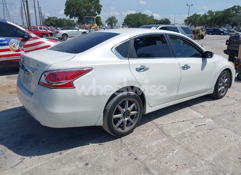 Photo 4 of 2015 Nissan Altima 2.5 S (VIN 1N4AL3AP7FC139287)