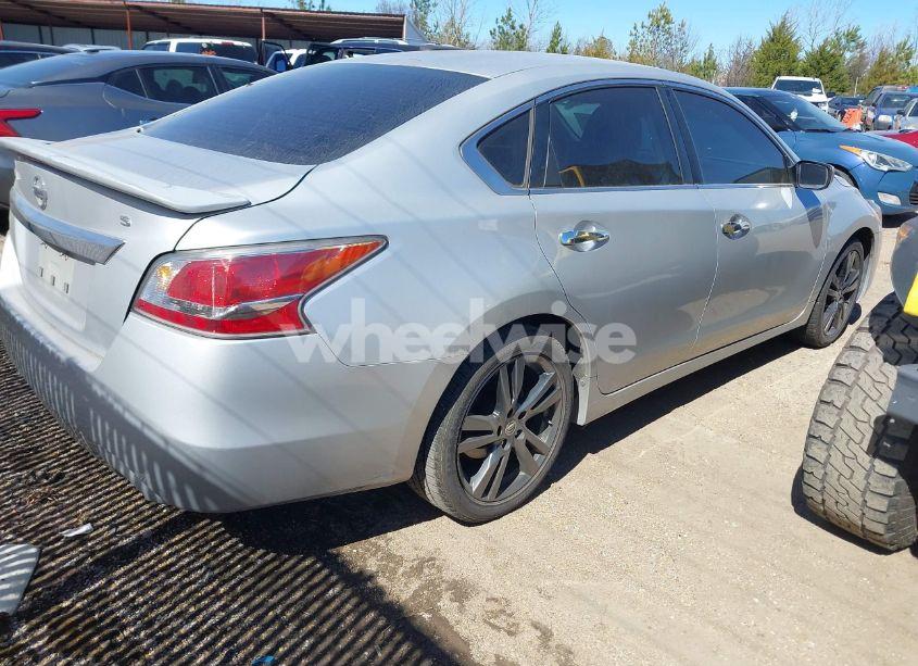 Photo 4 of 2015 Nissan Altima 2.5/2.5 S/2.5 SL/2.5 SV (VIN 1N4AL3AP7FC167641)