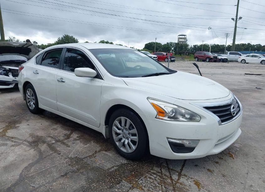 2015 Nissan Altima 2.5 S (VIN 1N4AL3AP7FC212819) main photo