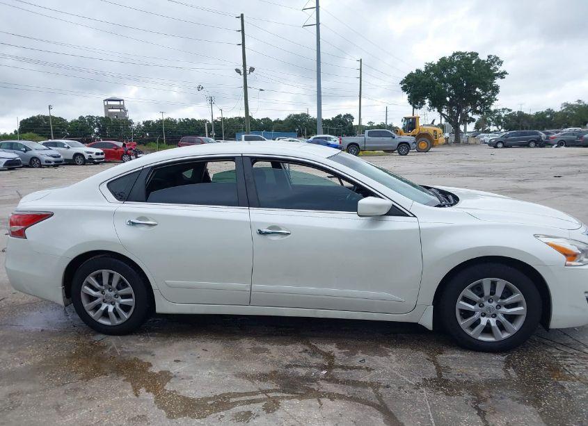 Photo 13 of 2015 Nissan Altima 2.5 S (VIN 1N4AL3AP7FC212819)