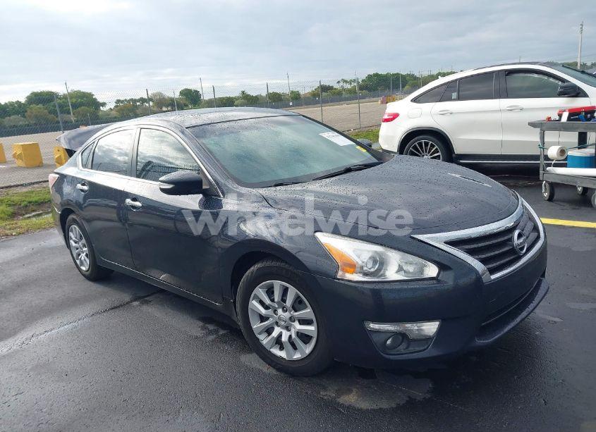 2015 Nissan Altima 2.5 SV (VIN 1N4AL3AP7FC216305) main photo