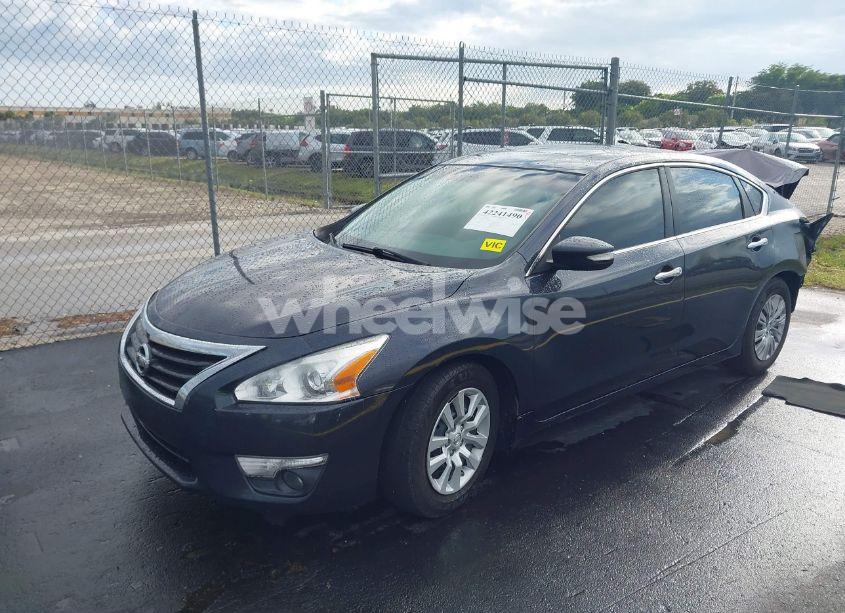 Photo 2 of 2015 Nissan Altima 2.5 SV (VIN 1N4AL3AP7FC216305)