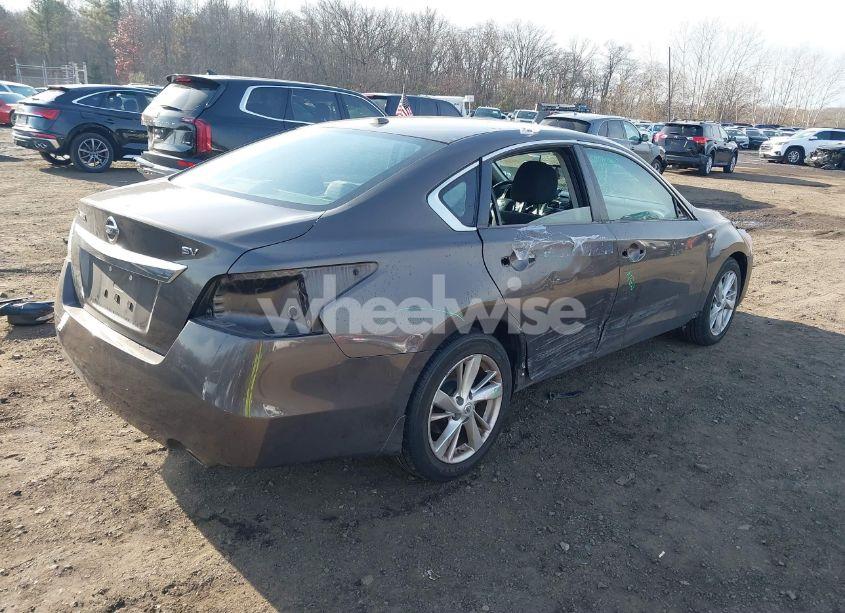 Photo 4 of 2015 Nissan Altima 2.5 SV (VIN 1N4AL3AP7FC272776)