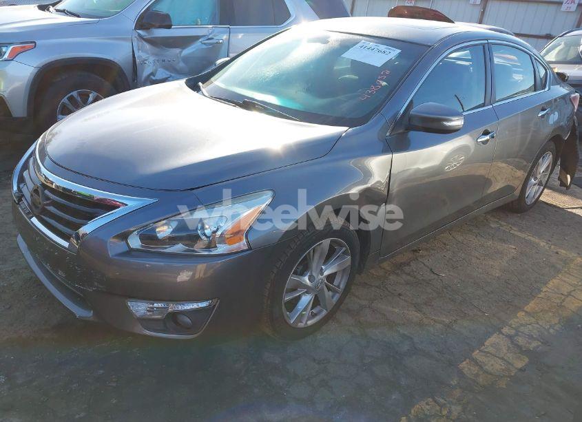 Photo 2 of 2015 Nissan Altima 2.5 SV (VIN 1N4AL3AP7FC438052)