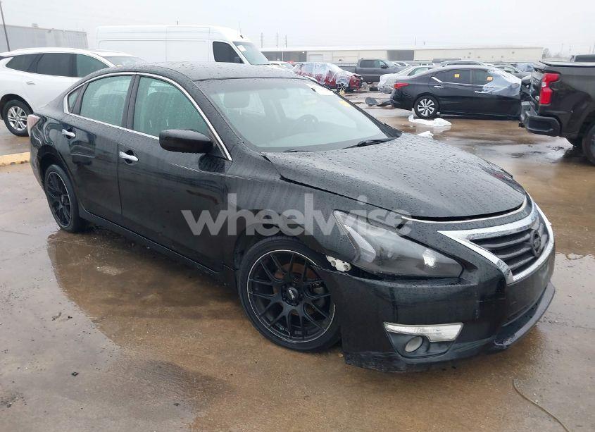 2015 Nissan Altima 2.5 SV (VIN 1N4AL3AP7FC477773) main photo