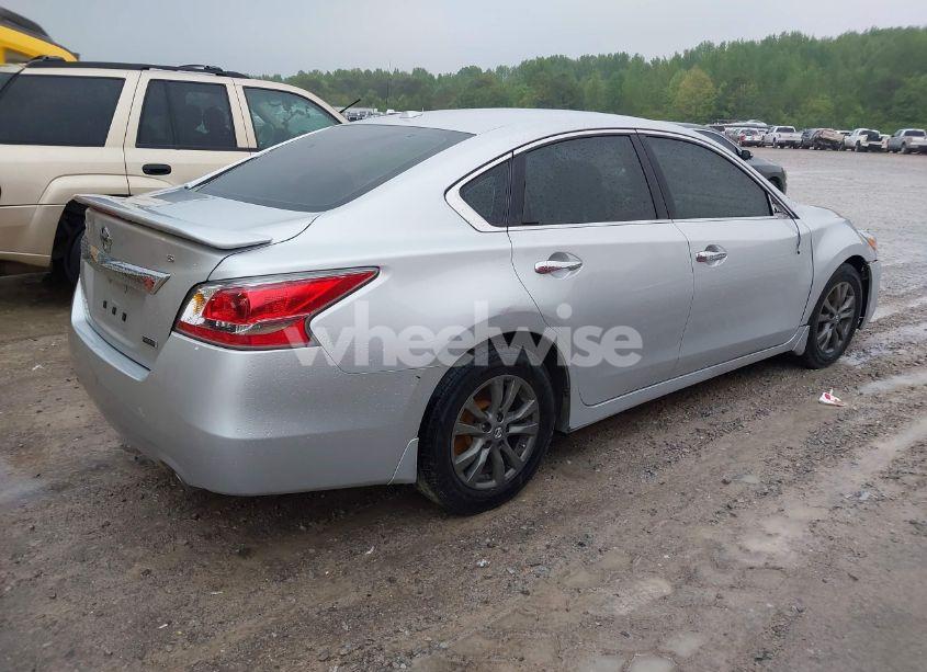 Photo 4 of 2015 Nissan Altima 2.5 S (VIN 1N4AL3AP7FC568896)