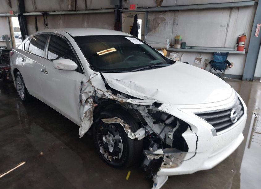 2015 Nissan Altima 2.5 S (VIN 1N4AL3AP7FN333077) main photo