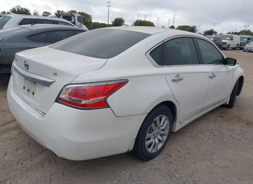 Photo 4 of 2015 Nissan Altima 2.5 S (VIN 1N4AL3AP7FN388967)