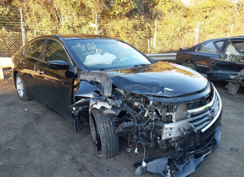 2015 Nissan Altima 2.5 S (VIN 1N4AL3AP7FN871956) main photo