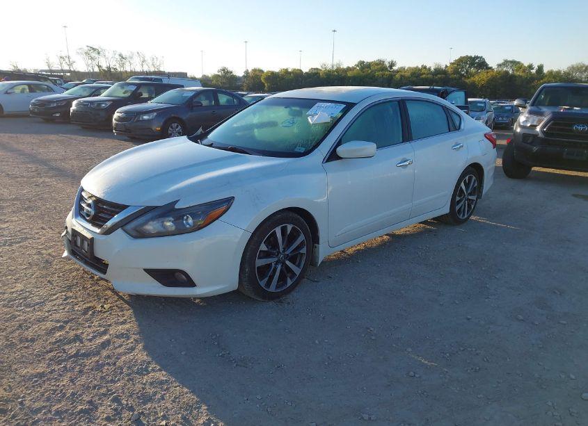 Photo 2 of 2016 Nissan Altima 2.5 SR (VIN 1N4AL3AP7GC205614)
