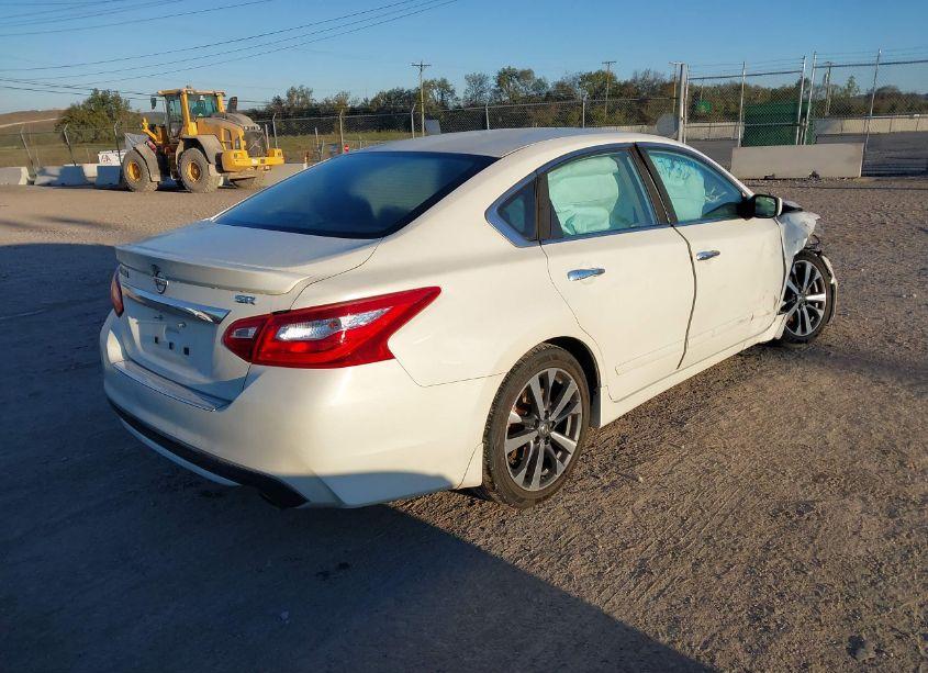 Photo 4 of 2016 Nissan Altima 2.5 SR (VIN 1N4AL3AP7GC205614)