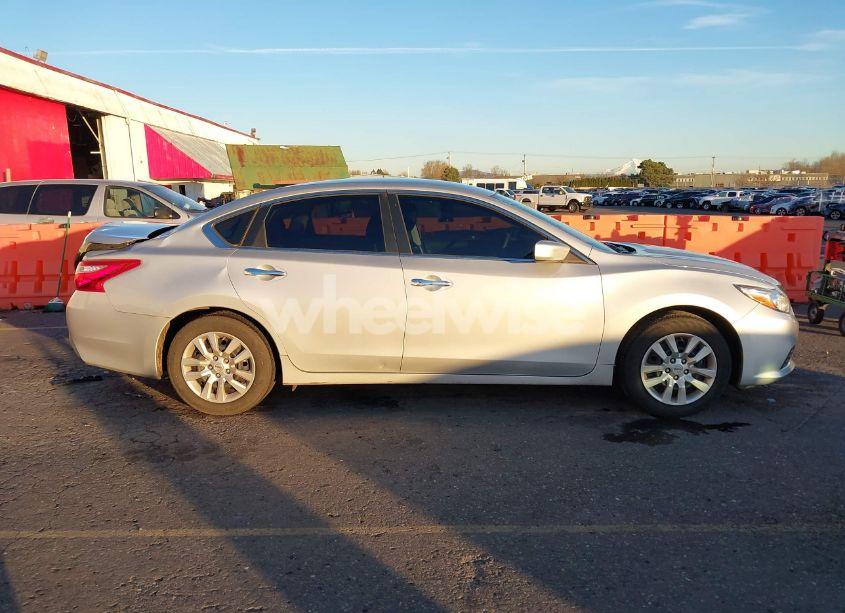 Photo 13 of 2016 Nissan Altima 2.5/2.5 S/2.5 SL/2.5 SR/2.5 SV (VIN 1N4AL3AP7GC250729)