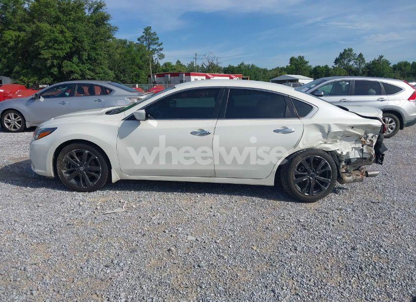 Photo 15 of 2016 Nissan Altima 2.5 SR (VIN 1N4AL3AP7GC282645)
