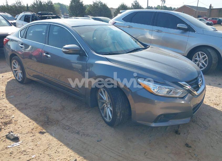 2017 Nissan Altima 2.5 SV (VIN 1N4AL3AP7HC112822) main photo